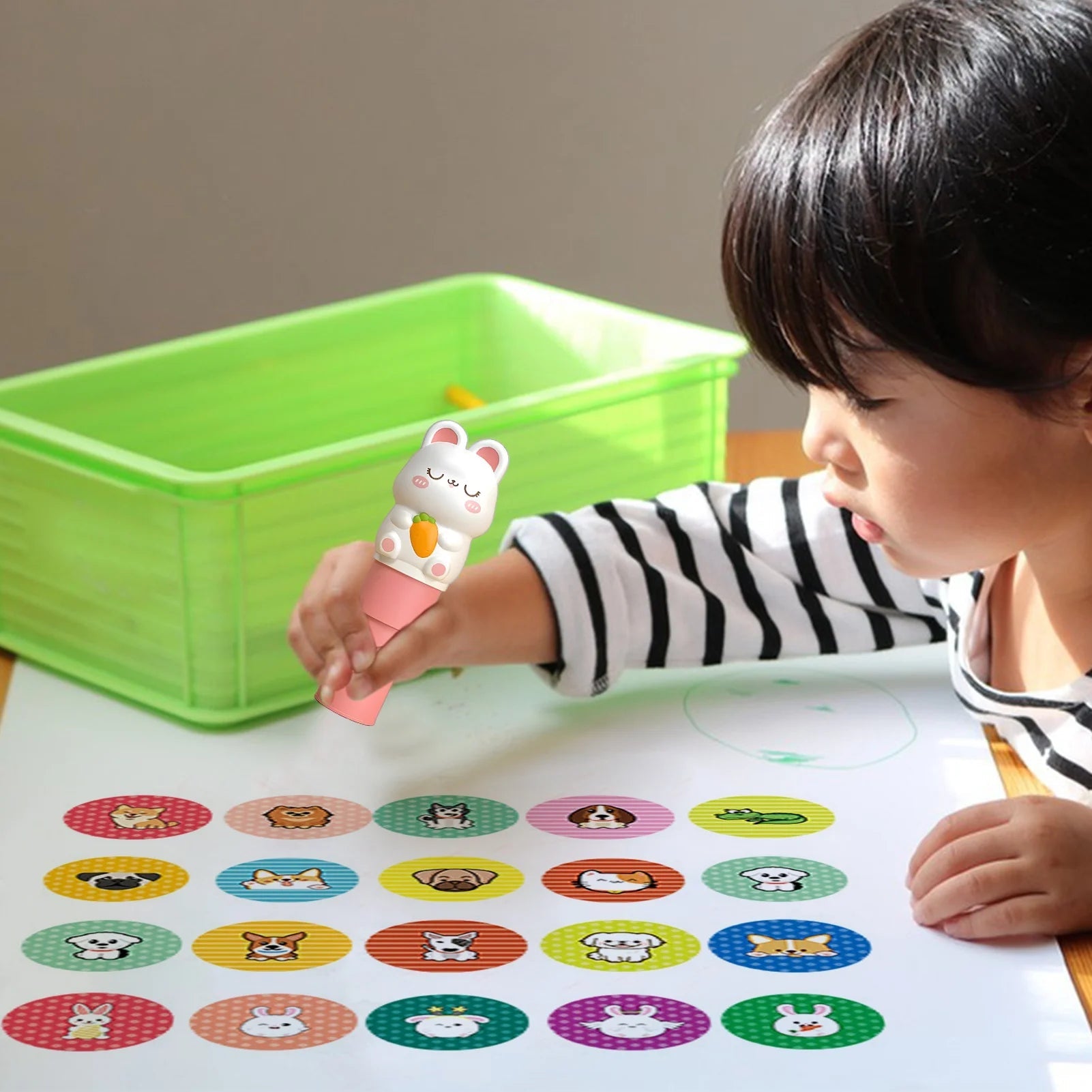 ستيكرز عدد 200 مع كتاب ابداعي - KIDSBOX